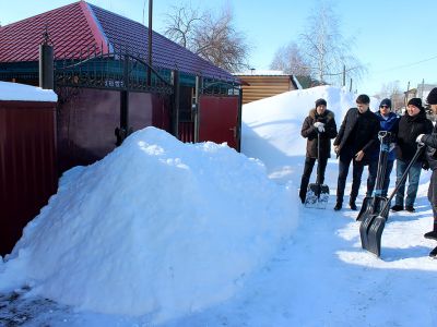 Работники Усть-Каменогорской ТЭЦ оказали помощь пенсионерам-энергетикам