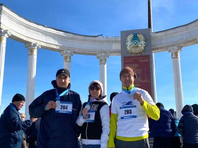 Сотрудники уктэц приняли участие в забеге «Oskemen Run» на гору «Казахстан», посвященного Дню Республики