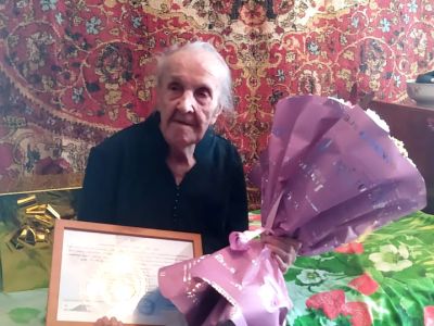 105-летие отметила заслуженная работница Усть-Каменогорской ТЭЦ Александра Денисова