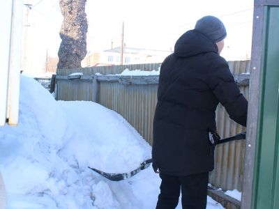 Работники Усть-Каменогорской ТЭЦ оказали помощь пенсионерам-энергетикам