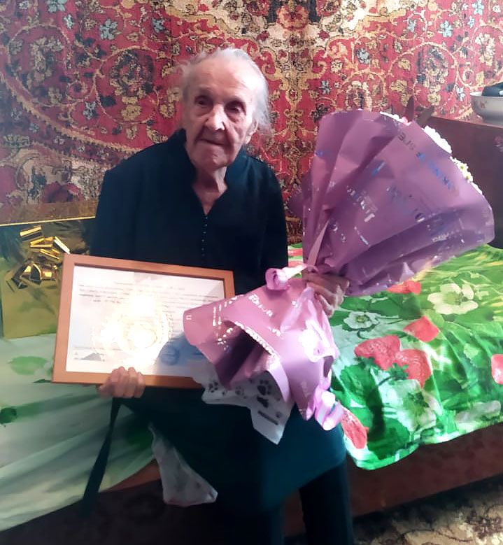 105-летие отметила заслуженная работница Усть-Каменогорской ТЭЦ Александра Денисова