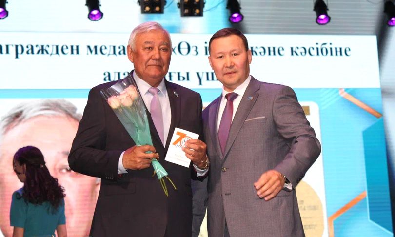 УК ТЭЦ поздравила Усть-Каменогорский высший политехнический колледж с 70-летним юбилеем