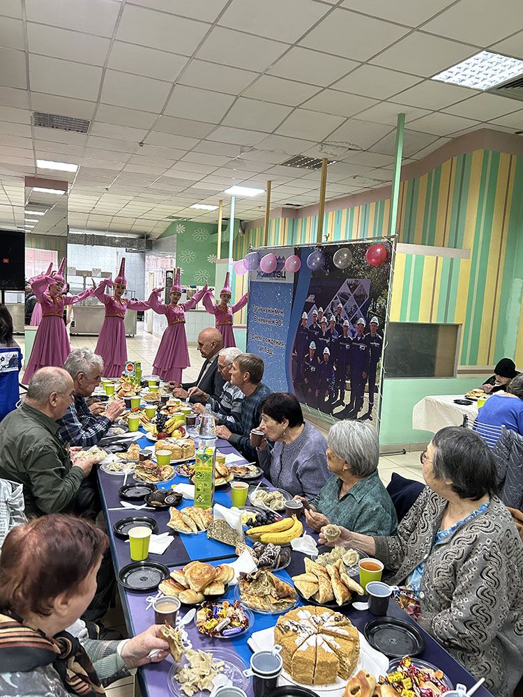 1 октября УК ТЭЦ традиционно поздравила своих коллег-энергетиков с Днем пожилых людей