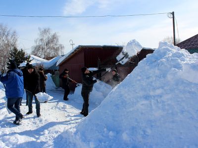 Работники Усть-Каменогорской ТЭЦ оказали помощь пенсионерам-энергетикам