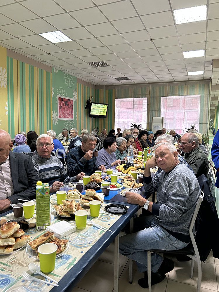 1 октября УК ТЭЦ традиционно поздравила своих коллег-энергетиков с Днем пожилых людей